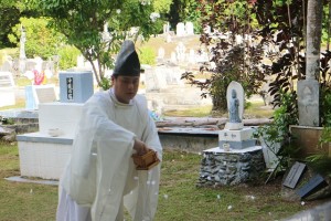 ペリリュー島の共同墓地の一角に鎮まる日本人慰霊碑