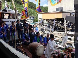 塩越稲荷神社　例祭並び海上運航